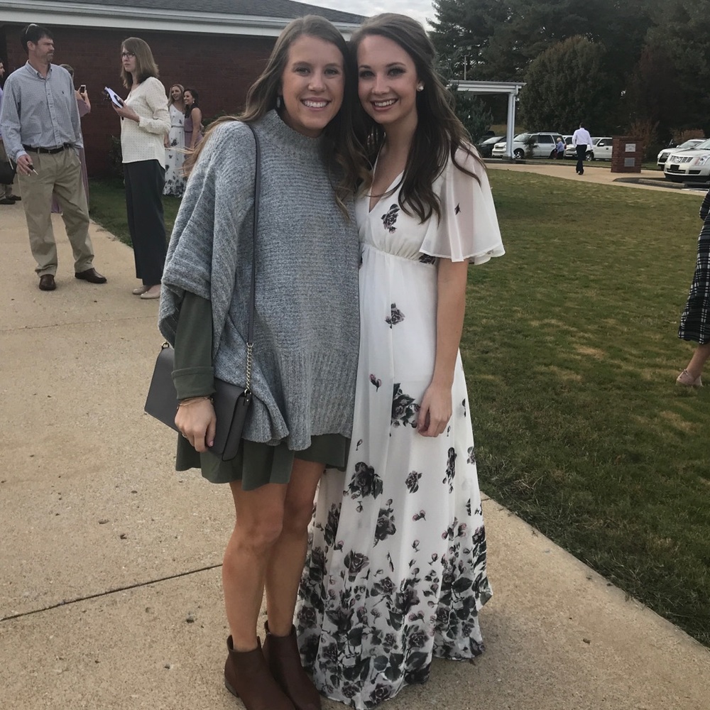 Show Me You Mumu Faye Flutter Maxi in Floral Falls